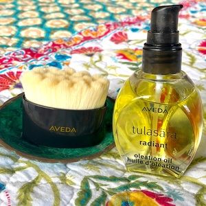 Aveda tulasara radiant oil and facial dry brush. Used twice. Like new